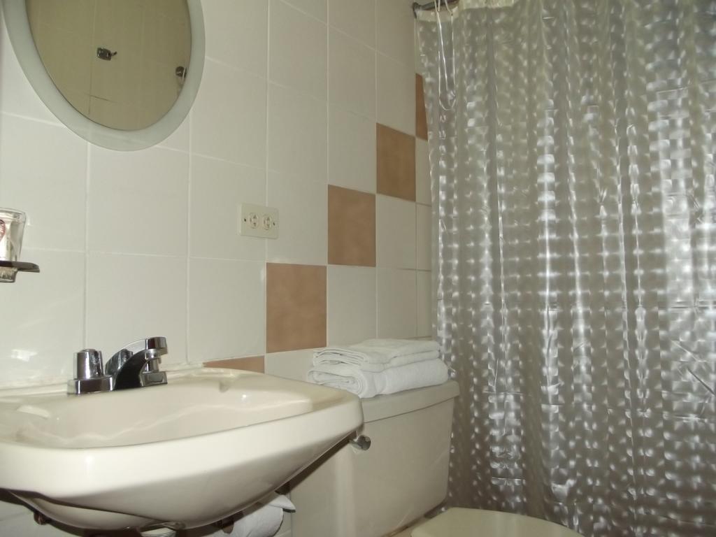 Hostal Gemina Lima Værelse billede